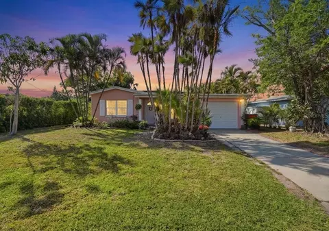 6650 Hibiscus Ave S, South Pasadena, FL 33707