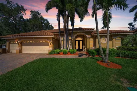 970 Southern Pine Ct NE, Saint Petersburg, FL 33703