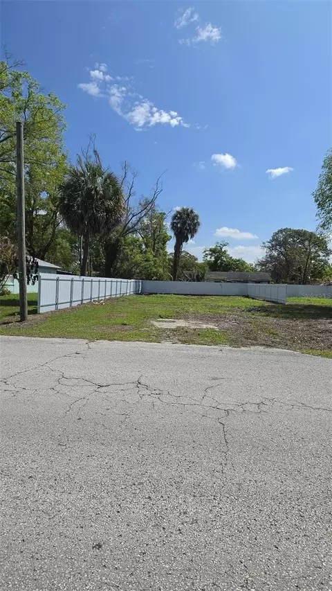 12505 Four Oaks Rd, Tampa, FL 33624