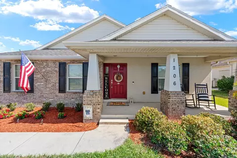 1206 Spotted Lilac Ln, Plant City, FL 33563