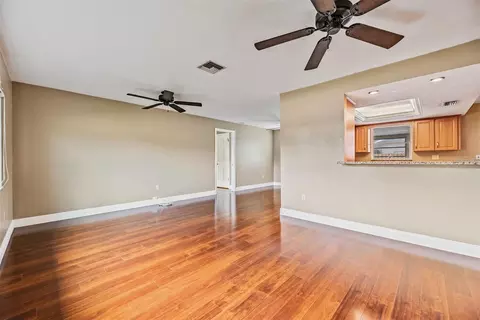 Living - 11440 130th Ave, Largo, FL 33778 photo 2 of 5