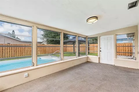 Exterior - 11440 130th Ave, Largo, FL 33778 photo 4 of 6