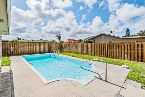 Exterior - 11440 130th Ave, Largo, FL 33778 photo 2 of 6