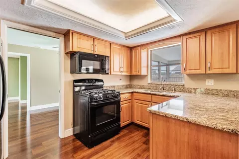 Kitchen - 11440 130th Ave, Largo, FL 33778 photo 2 of 4