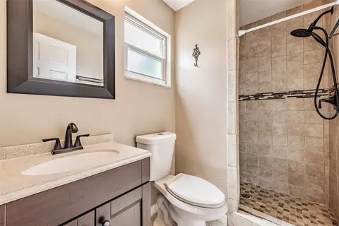 Bath - 11440 130th Ave, Largo, FL 33778 photo 1 of 3