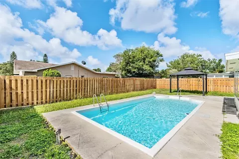 Exterior - 11440 130th Ave, Largo, FL 33778 photo 5 of 6