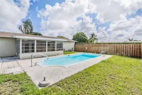 Exterior - 11440 130th Ave, Largo, FL 33778 photo 3 of 6
