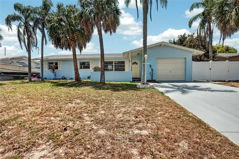 13746 Martinique Dr, Seminole, FL 33776