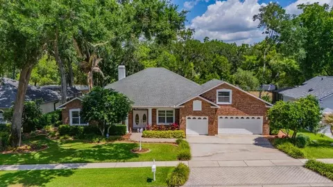 2221 Valrico Forest Dr, Valrico, FL 33594