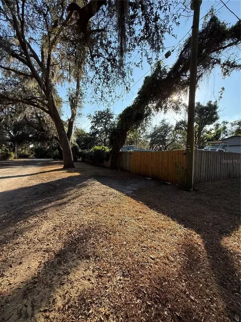 Lakeside Drive, Brandon, FL 33510