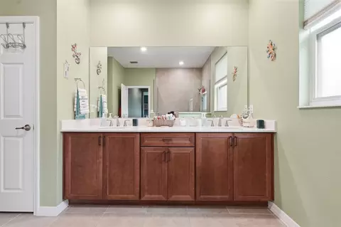 Bath - 9958 SW 97th Ln, Ocala, FL 34481 photo 3 of 5