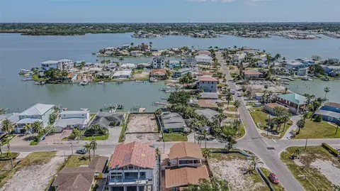 View/Area - 16101 4th St E, Redington Beach, FL 33708 photo 4 of 7