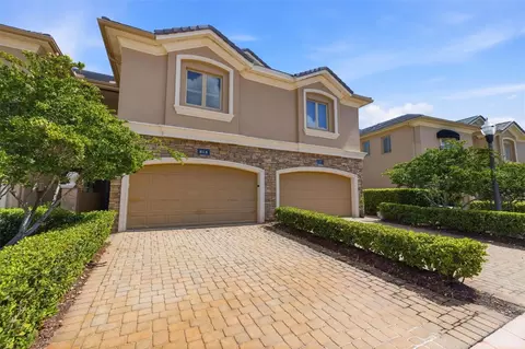 615 Saxony Blvd, Saint Petersburg, FL 33716