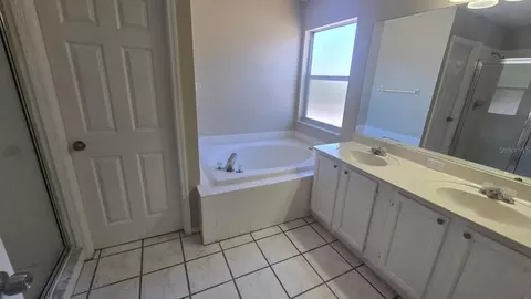 Bath - 12914 Brant Tree Dr, Riverview, FL 33579 photo 2 of 3