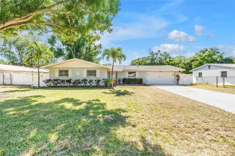 12096 Oak St, Largo, FL 33774
