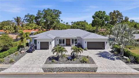 806 Osceola Rd, Belleair, FL 33756