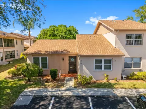 3801 Sailmaker Ln, Holiday, FL 34691