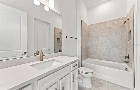 Bath - 9452 Daylight Dr, Parrish, FL 34219 photo 3 of 4