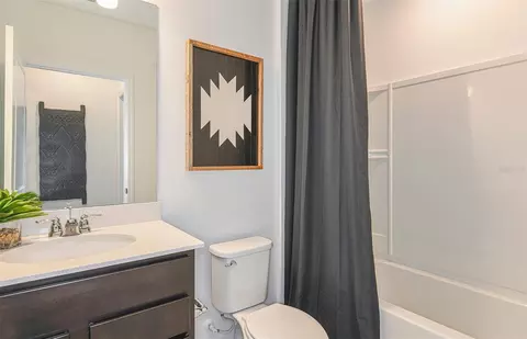 Bath - 9911 Trellis Vine Way, Parrish, FL 34219 photo 3 of 4