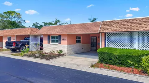 325 Sky Loch Dr W, Dunedin, FL 34698