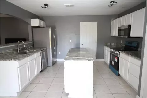 Kitchen - 10410 Opus Dr, Riverview, FL 33579 photo 3 of 5