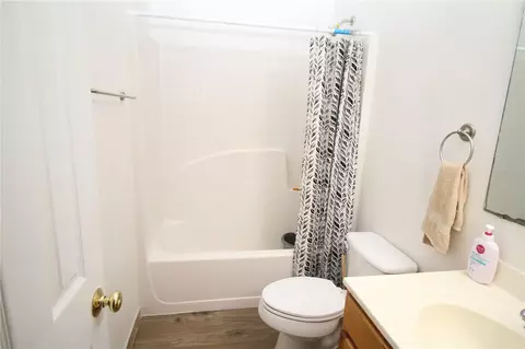 Bath - 10410 Opus Dr, Riverview, FL 33579 photo 3 of 5