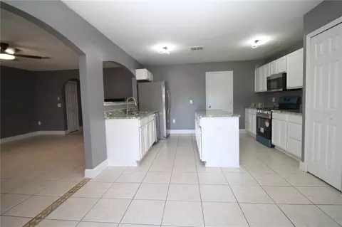 Kitchen - 10410 Opus Dr, Riverview, FL 33579 photo 1 of 5