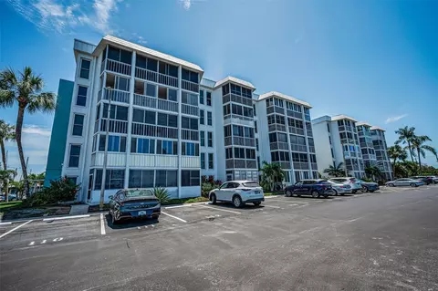 4908 38th Way S #204, Saint Petersburg, FL 33711
