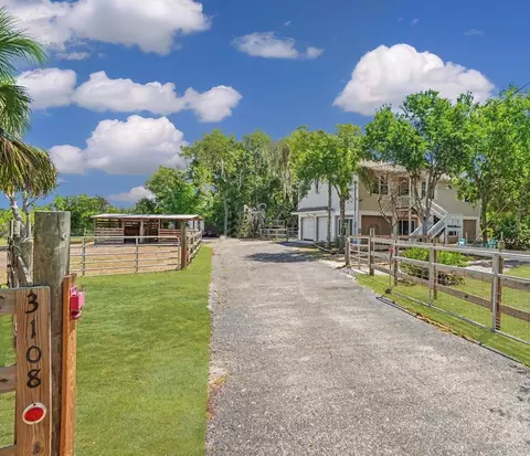 3108 Arrowsmith Rd, Wimauma, FL 33598