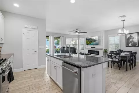 Kitchen - 6318 Springline Pl, Apollo Beach, FL 33572 photo 3 of 3