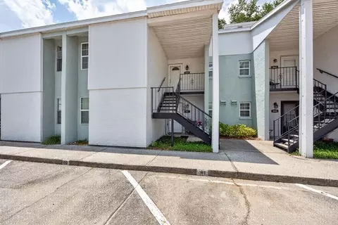 3803 N Oak Dr #B32, Tampa, FL 33611