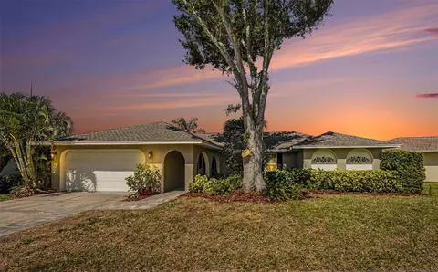 10392 136th St, Largo, FL 33774