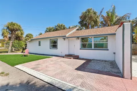 13135 4th St E, Madeira Beach, FL 33708