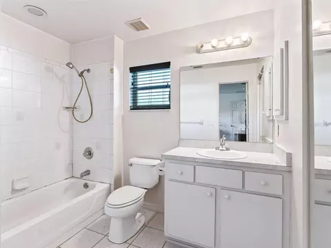 Bath - 30 SW 145th St, Ocala, FL 34473 photo 1 of 1