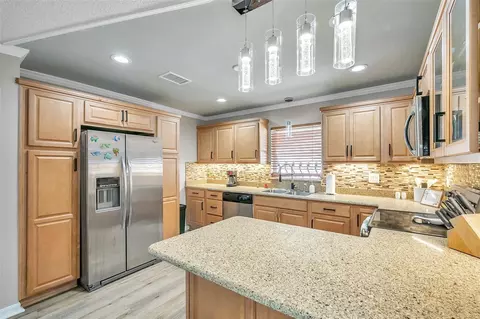 717 Carolina Ave, Tarpon Springs, FL 34689