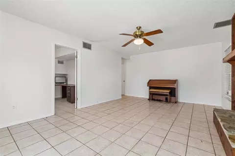Living - 2620 Giant Pl, Seffner, FL 33584 photo 14 of 15