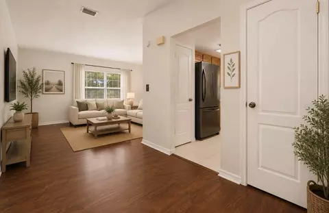 Entry Way - 2620 Giant Pl, Seffner, FL 33584 photo 4 of 6