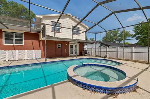 Exterior - 2620 Giant Pl, Seffner, FL 33584 photo 6 of 10