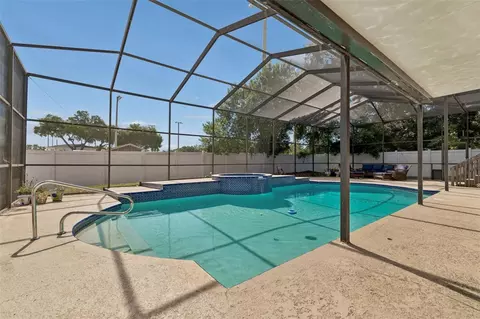 Exterior - 2620 Giant Pl, Seffner, FL 33584 photo 2 of 10