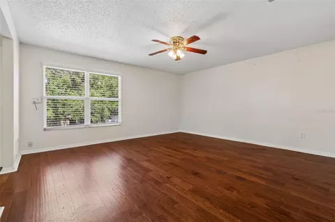 Living - 2620 Giant Pl, Seffner, FL 33584 photo 9 of 15