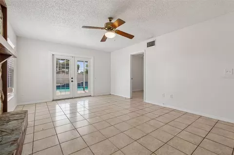 Living - 2620 Giant Pl, Seffner, FL 33584 photo 12 of 15