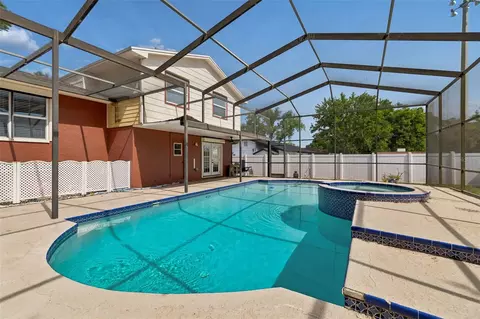 Exterior - 2620 Giant Pl, Seffner, FL 33584 photo 5 of 10