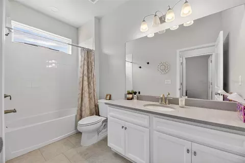 Bath - 11633 Cambium Crown Dr, Riverview, FL 33569 photo 1 of 2