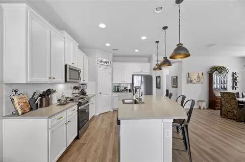 Kitchen - 11633 Cambium Crown Dr, Riverview, FL 33569 photo 4 of 4
