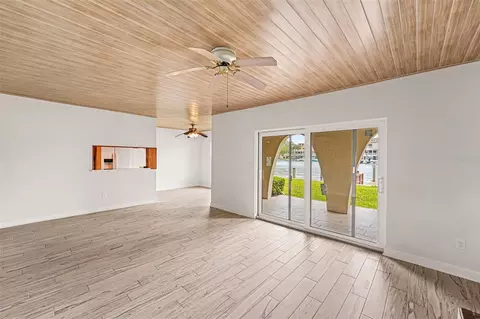 546 Plaza Seville Ct #85, Treasure Island, FL 33706