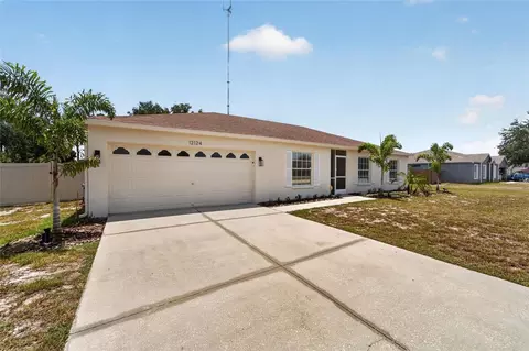 Exterior - 12124 Colonial Estates Ln, Riverview, FL 33579 photo 6 of 25