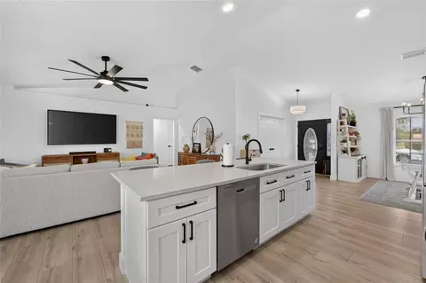 Kitchen - 12124 Colonial Estates Ln, Riverview, FL 33579 photo 5 of 7
