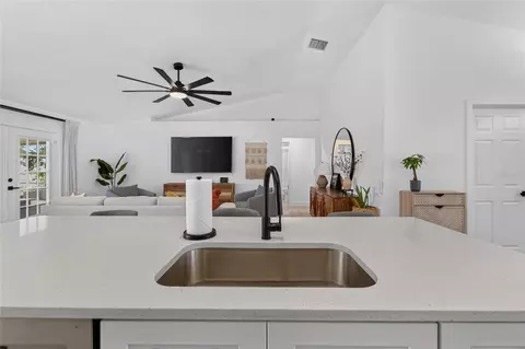 Kitchen - 12124 Colonial Estates Ln, Riverview, FL 33579 photo 6 of 7