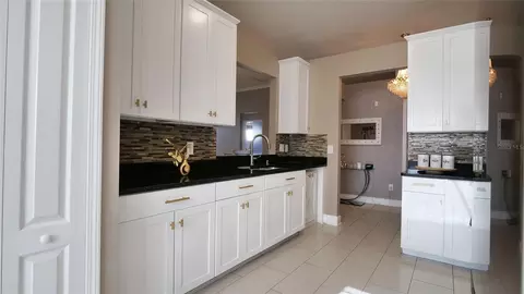 Kitchen - 10510 Egret Haven Ln, Riverview, FL 33578 photo 3 of 3