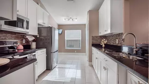 Kitchen - 10510 Egret Haven Ln, Riverview, FL 33578 photo 1 of 3